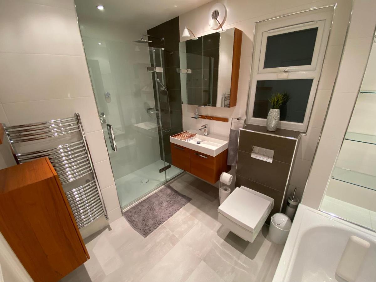 Private Rooms In Excellent Family House ,Zone 2 London Bagian luar foto
