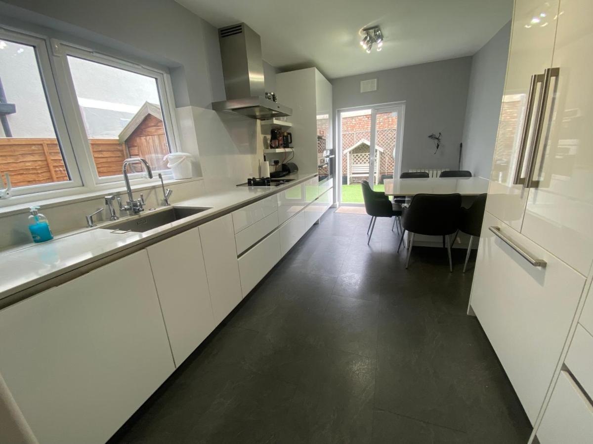 Private Rooms In Excellent Family House ,Zone 2 London Bagian luar foto