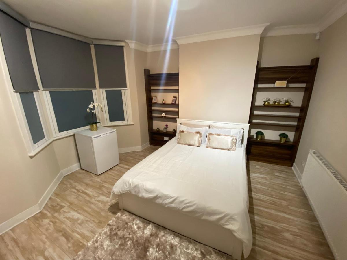 Private Rooms In Excellent Family House ,Zone 2 London Bagian luar foto