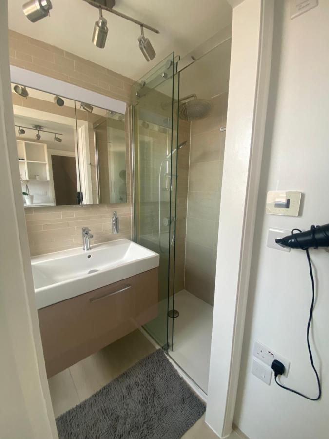 Private Rooms In Excellent Family House ,Zone 2 London Bagian luar foto